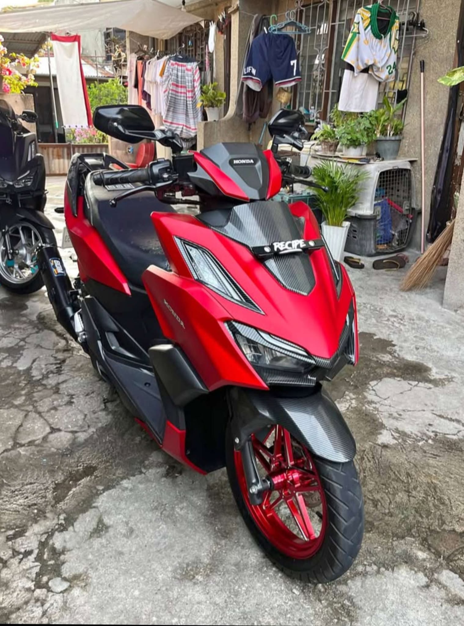 Black cruiser motorcycle model C7 with classic design and leather seat